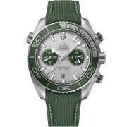 Quadrante grigio spazzolato con subdiali in ceramica verde dell’Omega Seamaster Planet Ocean 600M 45,5 mm, indici e lancette PVD acciaio con Super-LumiNova bianca, datario a ore 6